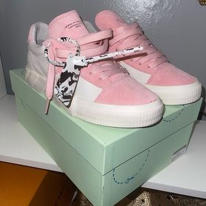 Off-White Suede and Canvas sneaks